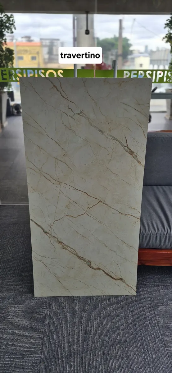Placa decorativa com aparência de travertino